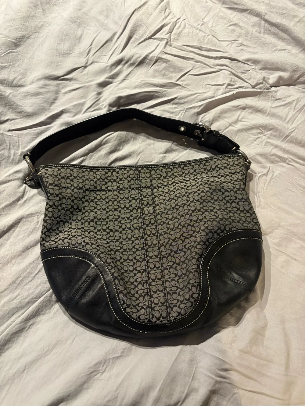 Classic Coach Black and Gray Shoulder Bag - Picture 4 of 11
